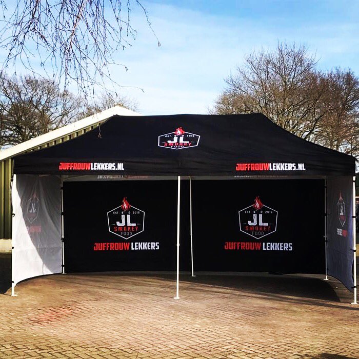 Zin een feestje? Wij zijn er helemaal klaar voor. Met Lekkers op Locatie komen wij graag bij u langs. Van wokken tot visroken en van grillen tot bakken op de plaat; als het maar lekker is. Onze tent is klaar voor een leuk feestje.
