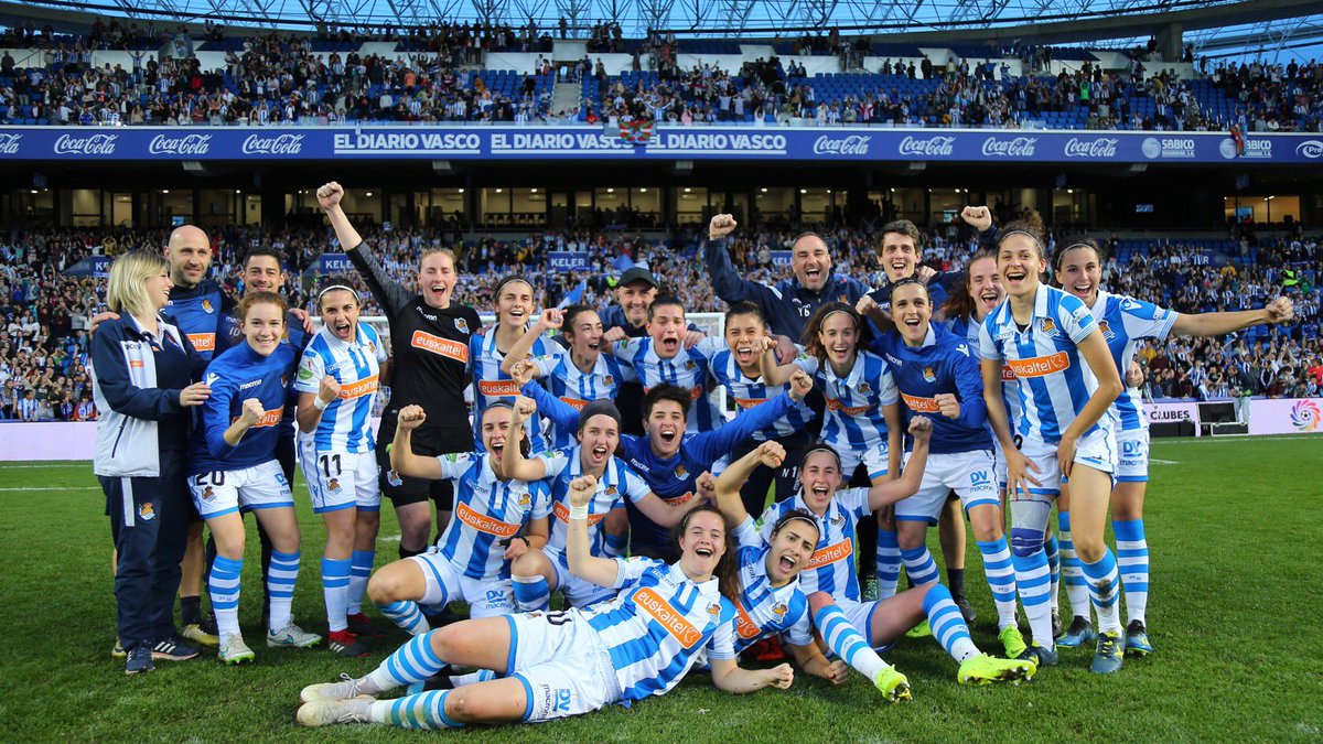 nuria_mendo's tweet photo. Anoeta, tú nunca fallas! No hay mejor equipo ni afición para llegar a la final. Este era el sueño perfecto para nosotras, gracias por hacerlo posible. Gracias por llevarnos en volandas y ayudarnos a empujar en cada balón, en cada disputa y en cada celebración💙 https://t.co/0vjnlzenk7