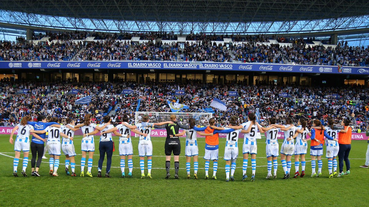 nuria_mendo's tweet photo. Anoeta, tú nunca fallas! No hay mejor equipo ni afición para llegar a la final. Este era el sueño perfecto para nosotras, gracias por hacerlo posible. Gracias por llevarnos en volandas y ayudarnos a empujar en cada balón, en cada disputa y en cada celebración💙 https://t.co/0vjnlzenk7