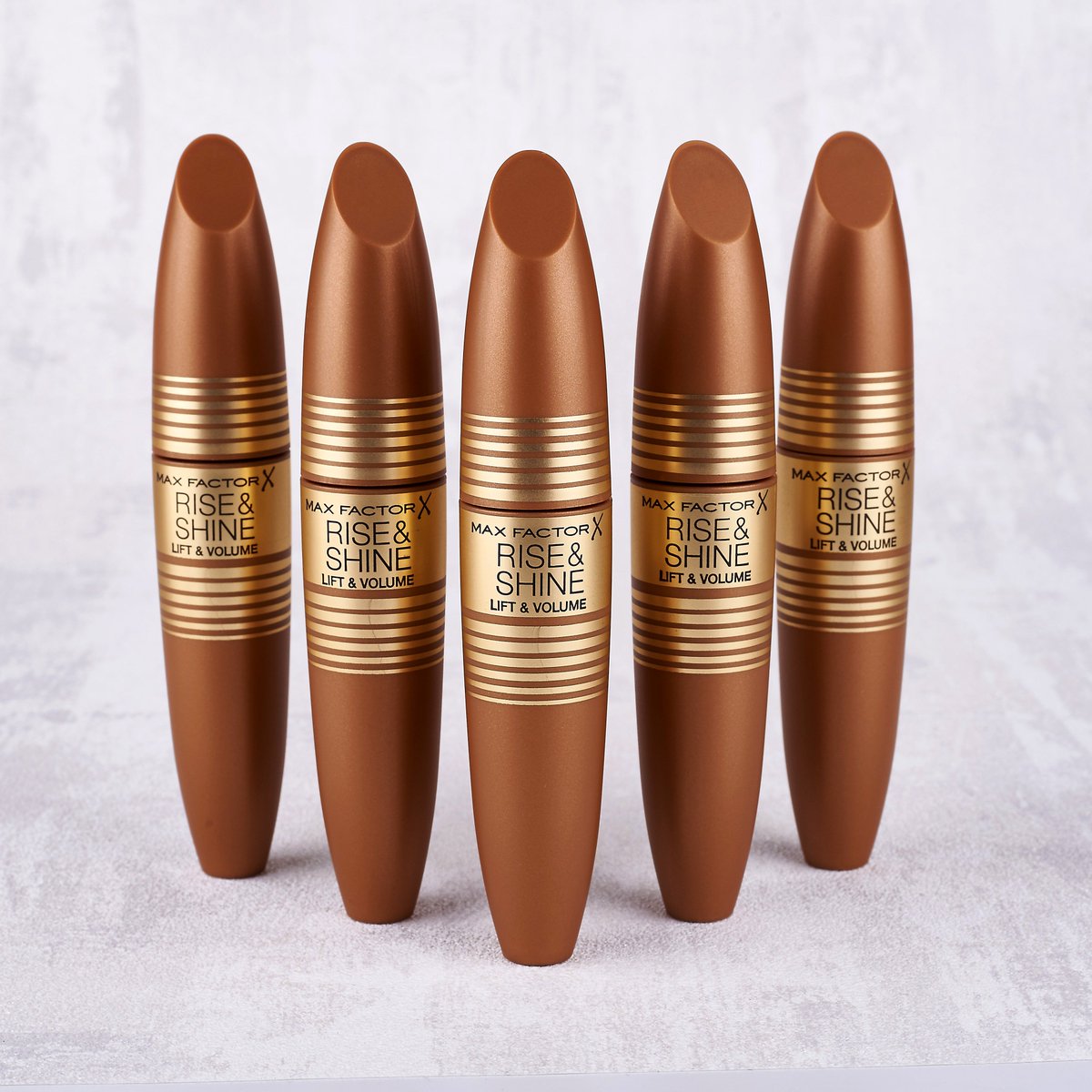 NEW Rise & Shine mascara is designed with a lash lifting brush to give VOLUME, LENGTH & LIFT in one stroke for a beautiful eye opening effect 🙌 Now 40% off online only at @BootsUK until midnight Monday 18th of February ❗️ #RiseAndShineMascara #Mascara #MaxFactor #Boots