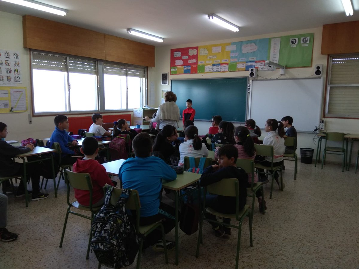 CFIELeonInglesP's tweet photo. Jornada de bienvenida (School 4 School) en el CEIP Teleno: yoga para la asesora y profes del CEIP Villa Romana, con alumnos; y un taller literario de la asesora para los 4ª de Primaria.@CFIEdeLeon @CFIELeonInglesP #formacionCyL #internacionalizaCyL # School4school #CFPIdiomas https://t.co/ARISPzVw2y