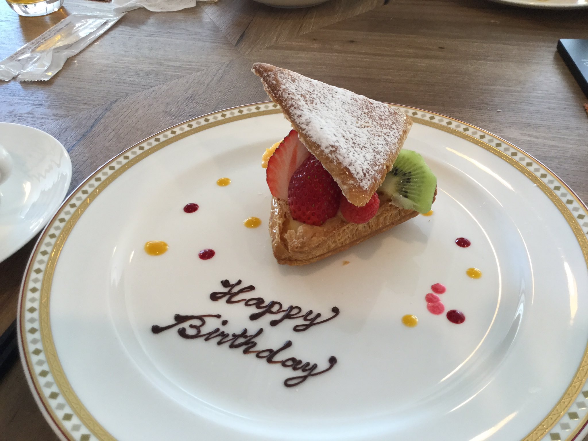 河西美紀 Sur Twitter 今日は妹の誕生日 姪も一緒に3人でランチした後に芝公園で遊んで東京タワー展望台も満喫した日となった 姉妹で性格も違うし得意分野も違うし外見も似ていない でもやはり心が通い合う大事な存在 おめでとう 東京プリンスホテル