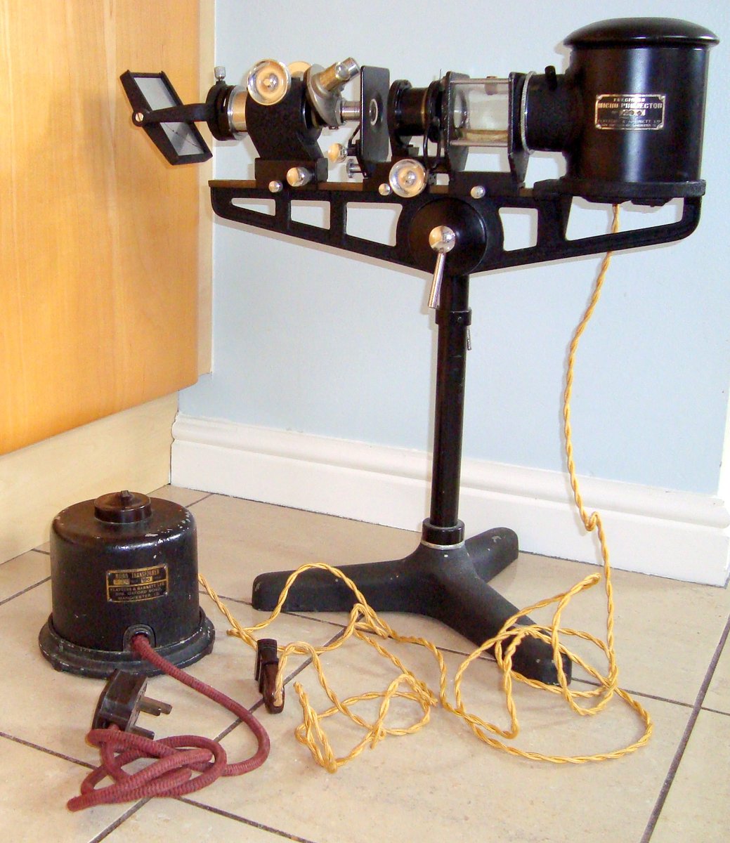 MullardAntiques's tweet photo. SALE! 1930S Flatters &amp; Garnett Precision Micro-Projector No.1645 Rare Vintage #ScientificInstrument. https://t.co/cLylQg43pL  #homedecor #office #vintagetechnology #microscope #flatters #science https://t.co/fIBUQffEQa