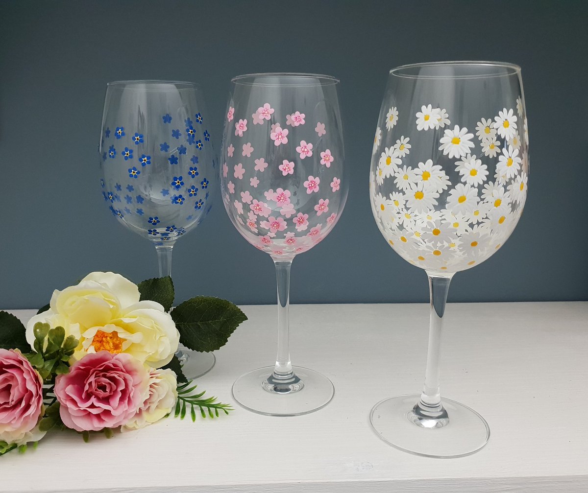 This little trio will get you in the mood for spring &amp; with mother's day just round the corner they're a lovely gift idea 💕🌼🏵🌸
*
stokescreativedesign.etsy.com
*
#stokescreativedesigns #giftideas #daisy #springtime #flowergift #flowerdesign #winelover #winegifts #etsy