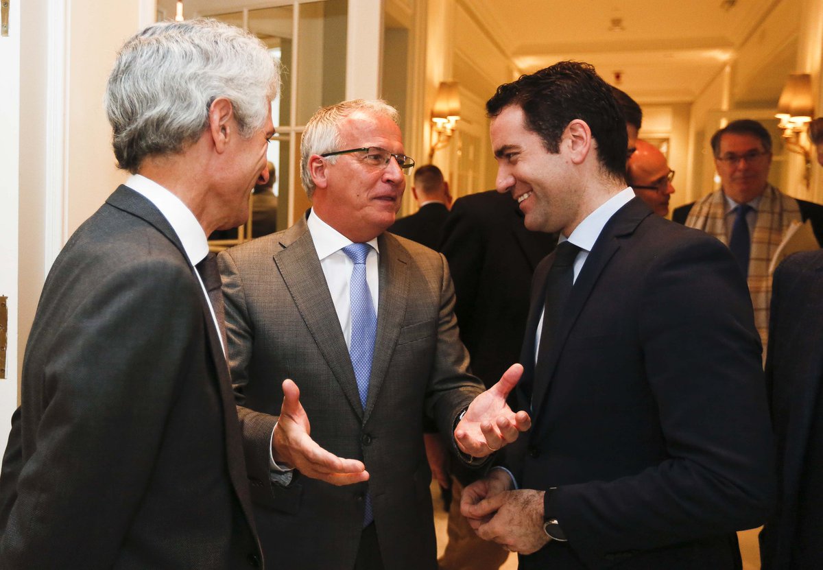 TeoGarciaEgea's tweet photo. El Gobierno se ha rendido sistemáticamente a los envites del secesionismo.

Ha sido el clamor de Colón el que ha frenado a Sánchez y la labor admirada, trabajadora y entregada de dirigentes en Cataluña como @alejandroTGN, @josebouvila y otros diputados. #FórumEuropa https://t.co/uOAqW4E8gn