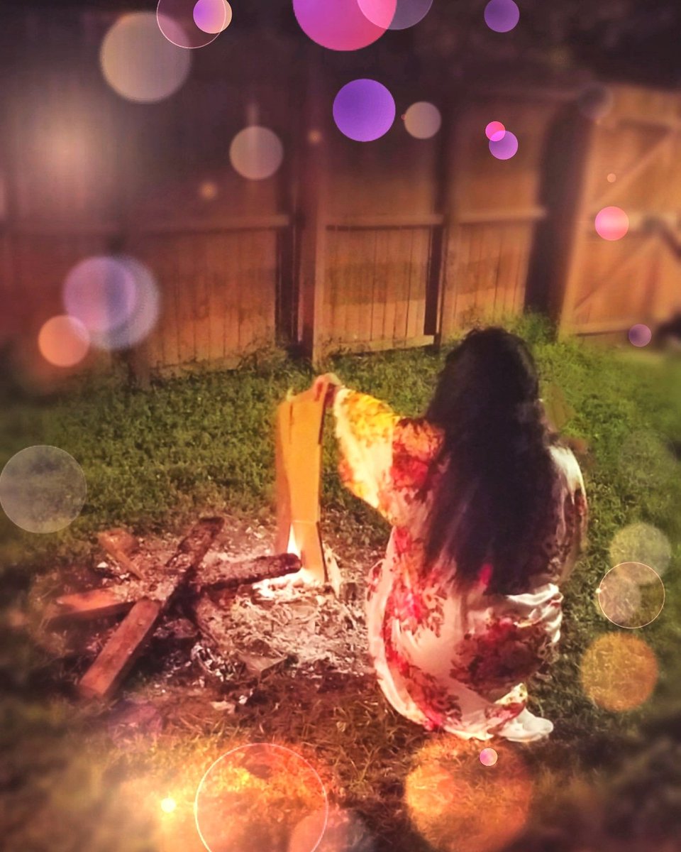 ImOpenToIt's tweet photo. Harnessing the #fullmoon #magic ๐ Nothing like 2 #witches living under the same roof. That's not me in the picture btw.
#fire #firereading #manifestation #pagan #witch #wedowhatwecan #forthegreatergood #somoteitbe #wicca #wiccan https://t.co/lZeG9lAfYW