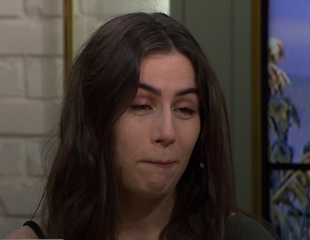 ZoeKey_22's tweet photo. Just rewatched @doddleoddle 's TV performance at @Nyhetsmorgon Apart from the mispronunciation of her name, her face when they suddenly switched to swedish during the interview is so cute 😂 I'm german so I get that part! Enjoy the evolution of sheer confusion! Love you DOODIE💛 https://t.co/6KJnBRVSTV