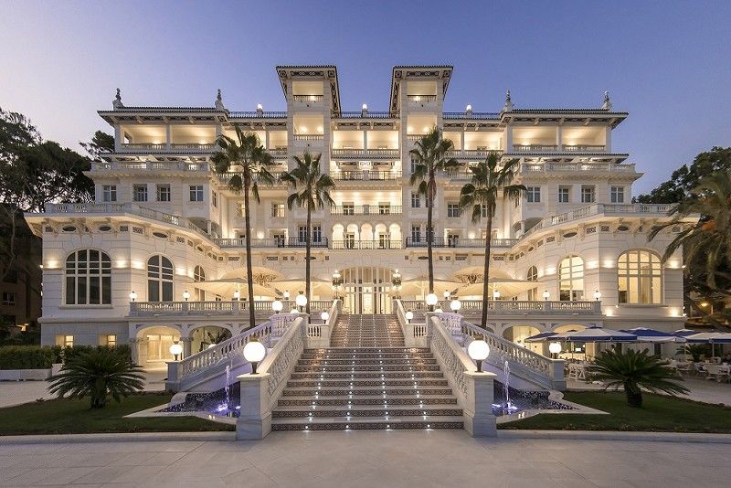 FundacionMadeca's tweet photo. Málaga y la Costa del Sol se preparan para acoger Connections Luxury, uno de los eventos mundiales referencia en el segmento lujo. El segmento mueve una media de 500.000 turistas anuales, con un gasto medio que supera los 600 euros diarios https://t.co/D9fO6oFFUl #DatosMLG https://t.co/NU4Yi18Ax9