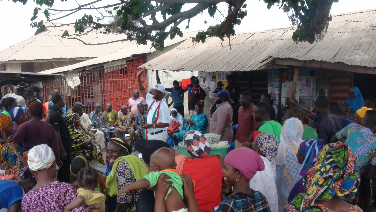OyedeleALAO's tweet photo. During my campaign tour to Ogbomosho zone, I assured the people that access to potable water will be given much attention in my government because of its state-wide peculiarity. 

#AllowALAO
#Redemption2019
#Oyo2019 https://t.co/Ybo1axCDIx