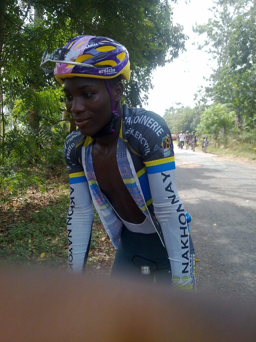 K_C_Project's tweet photo. Adnan GADJALINA le meilleur espoir du club (19ans) après une vingtaine de minute d'effort intense en montagne
Récupération puis ça repart😉
#Togo #kpalimé #cycling #cyclisme #montagne #climb #cyclingphotos #cyclingpictures #TeamTogo #IloveTogo #Ilovekpalimé #bikeporn #RisingStar https://t.co/434hetmQgS