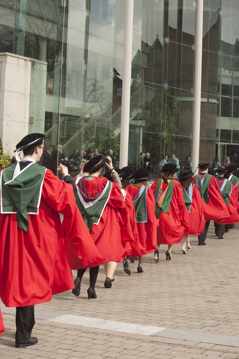 If you are one of the 1,200 new graduates being conferred this week @ucc here's some useful information to help plan your day
ucc.ie/en/conferrings…
