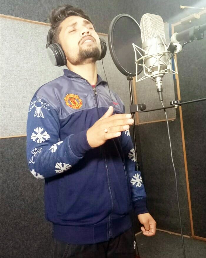 RediFilms's tweet photo. Singer R Raghav recorded Title Track of our Hindi Feature Film TANK CLEANER
#BollywoodCelebs #TankCleaner #Boxoffice #Movie #Music https://t.co/DZhFUYFV1s