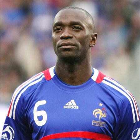 Happy birthday, Claude Makélélé! 802 games 15 trophies 

A player so good, they named a position after him. 
