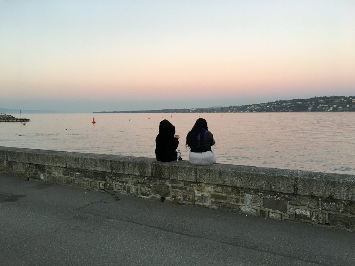 sunandadesh's tweet photo. You feel like crying when you understand your SLR camera not hanging from your shoulders! Captured with I phone while having a walk by the lake last evening! #Geneva #Laclemon The Mont Blanc, highest mountain in the Alps and the highest in Europe was clearly visible! https://t.co/Yy1zYN3TVN