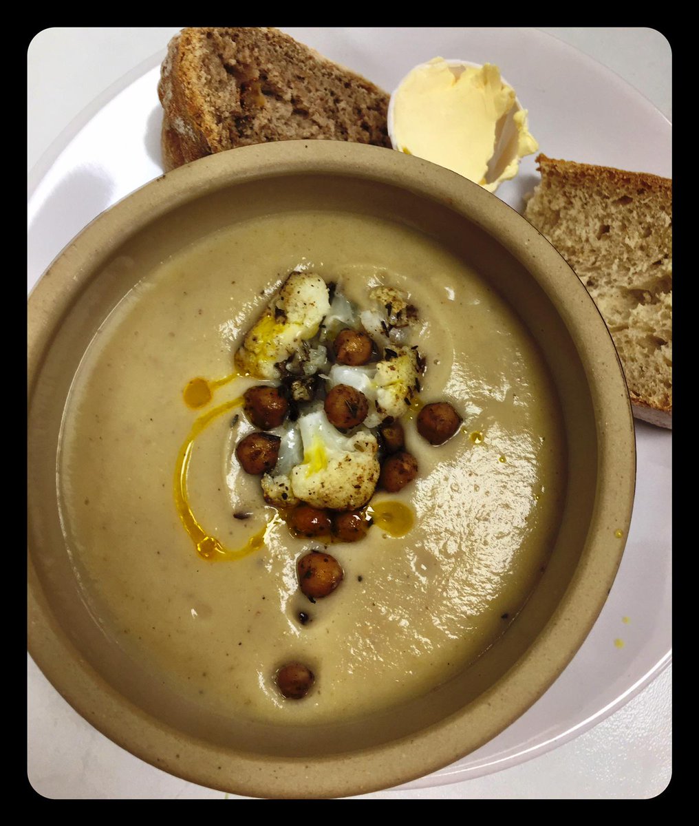 FactoryClay's tweet image. Menu for this week @RedPodFood 
Creamy Mushroom Soup s/w Garlic &amp;amp; Herb Croutons
Tomato &amp;amp; Fennel Soup, Sourdough Bread
Lasagne s/w Lentil Ragout &amp;amp; Cauliflower Béchamel &amp;amp; Green Salad
Sweet Potato &amp;amp; Black Bean Shepherd's Pie s/w Tenderstem Broccoli
Walnut Brownies
Sticky Ginger Cake