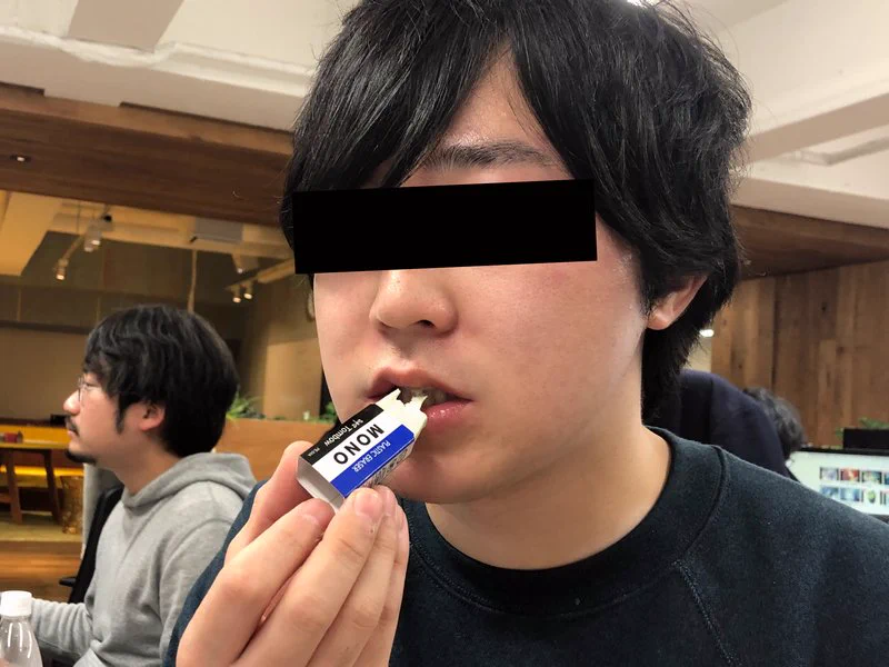 文房具の容器に食べ物を入れてみた！？それを仕事中に……ｗｗｗ