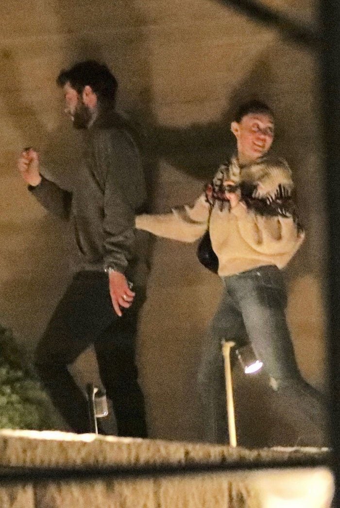 miamtimeline's tweet photo. February 17th 2019: Miley and Liam arriving at Nobu Malibu. https://t.co/d31nBn9EOl