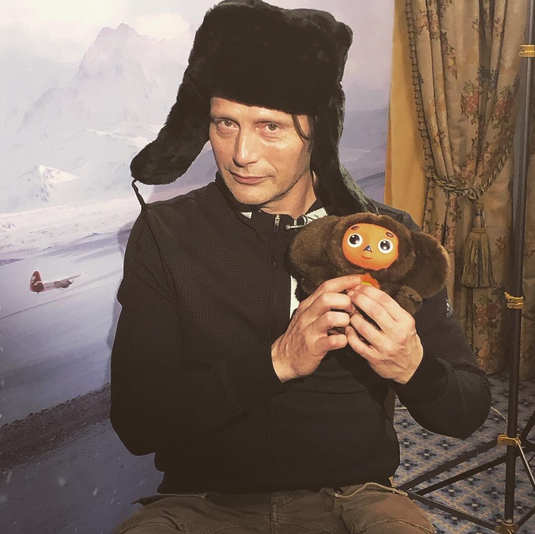 KayoCoMads's tweet photo. ヤバイ😍チェブラーシュカとマッツですってよ〜、奥さまぁ〜💖🇷🇺✨🇷🇺✨🇷🇺💖
#MadsMikkelsen #チェブラーシュカ https://t.co/rgR1fnc2MJ