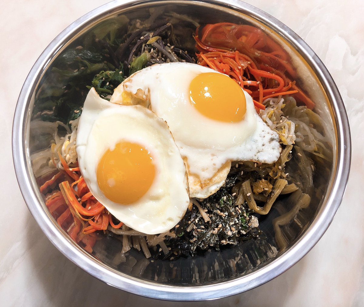 nan2343's tweet photo. #소소한밥상놀이 #집밥
 #한끼밥상놀이 
 
 #정월대보름
 #정월대보름음식
 #오곡밥 #대보름나물
 #비빔밥 #양푼이비빔밥
 #나물비빔밥
 #정월대보름나물비빔밥

그냥 지나치기 서운해서. 
나물 비빔밥 준비. 🤗

 #정월대보름오곡찰밥
 #외할머니생���남요😭 https://t.co/NJh4H6Ik8S