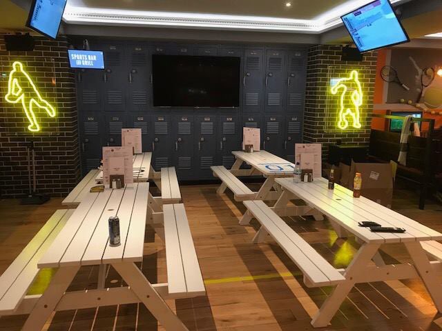 PembrookDesign's tweet image. Lovely handover last week for #SportsBarandGrill - Old Street - described as 'an awesome refit, decor and ambience #refurb #interiordesign #stonegate #pembrookdesign