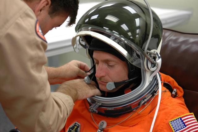 CaptMarkKelly's tweet image. Science is what got me to space and back four times. Science is what sent astronauts before me to the moon and rovers to Mars. Trusting science, and data, and facts is how we will solve our toughest problems in Washington.
#FullSpeedAhead #ForArizona