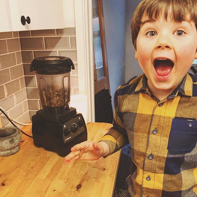 rickarduini's tweet photo. Spent this afternoon blitzing breakfast bars. Itโs a bit loud. All ready for the week ahead. #vitamix #bakingbears #breakfastbars #homemadebake https://t.co/rgPvbITzsZ