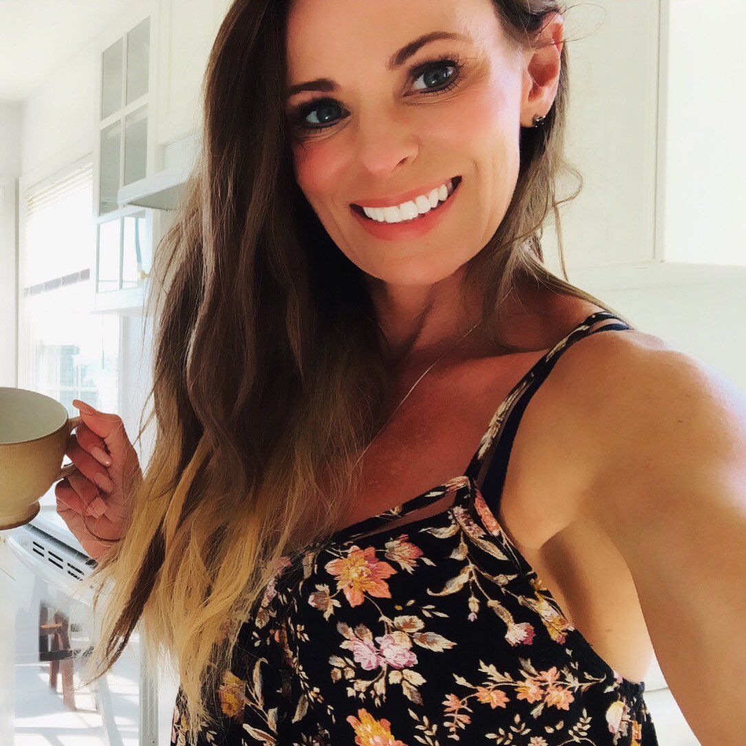 amikokauderer's tweet image. I wrote a thing last week on writerly habits of putting off writing. But also, about motivation from coffee; my husband,  @stationcdrkelly, and choosing a different mindset. #MondayMotivation bit.ly/a-writers-conf… #InfiniteWonder