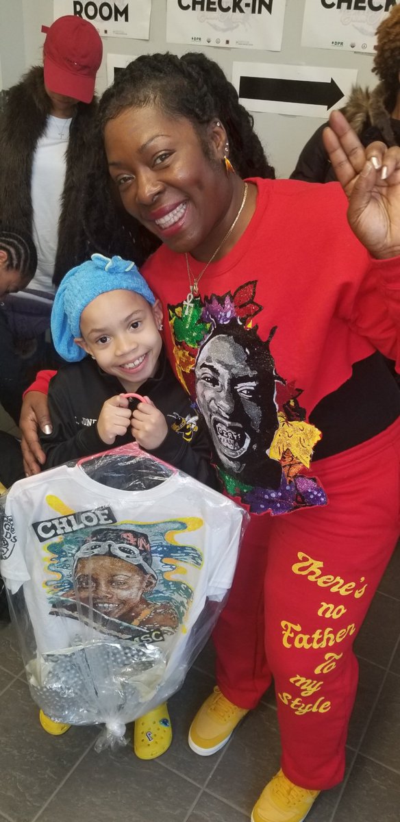 BIGDODDSCUSTOM's tweet photo. "CHLOE" is a little #SUPERSTAR #celebrity status OUT THE WOMB! Children are the FUTURE!
#4MSC #swimteam #celebritykids #portrait #prettygirl #prettyart #kidportrait #handpainted #glitterpainting #custom #odb #sweatshirtseason #sweatsuit #oldirtybastard #wutang #cannotbecontained https://t.co/N0xGjnm4gn