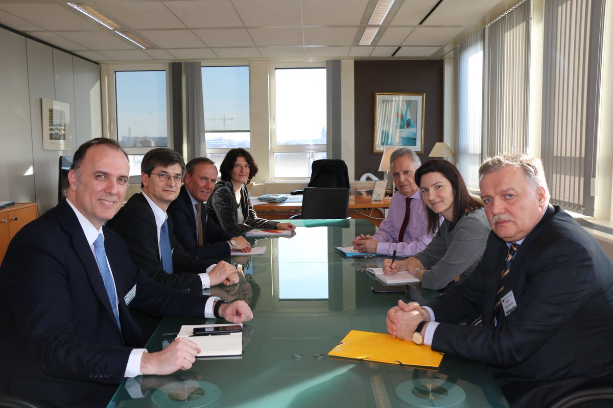 Positive dialogue w/ <a href="/SauvageEdouard/">Edouard Sauvage</a> DG <a href="/GRDF/">GRDF</a> &amp; <a href="/gd4s_eu/">GD4S</a> members
🇷🇴 Dan Pantilie, Distrigaz Sud Retele
🇵🇹 Gabriel Sousa, Galp Gás Natural Distribuição
🇪🇸 Nuria Rodríguez Peinado, Nedgia
🇮🇹 Paolo Gallo <a href="/Italgas/">Italgas</a>
on the increasing role of #gas DSOs in the context of 🇪🇺 gas markets