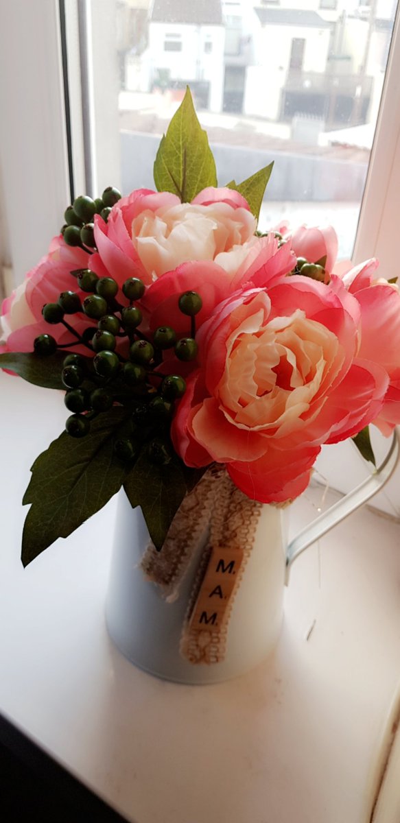 DawnHowells1's tweet photo. Mother's day will soon be here order your flowers now fresh or silk #petalpushers #Mothersday2019 #loveyourmum call 07775935998 https://t.co/eenxIWeFyw