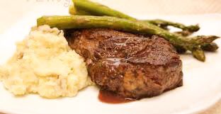 Come enjoy a juicy steak w sides and a pint of beer for just $20! Come for lunch, stay for our happy hour from 3-7p or grab dinner and enjoy our reverse happy hour from 10-close!! 🥩🍻
•
•
#montrosehouston #foodie #drinksondrinks #reversehappyhour #houstonsteaknight #happyhour