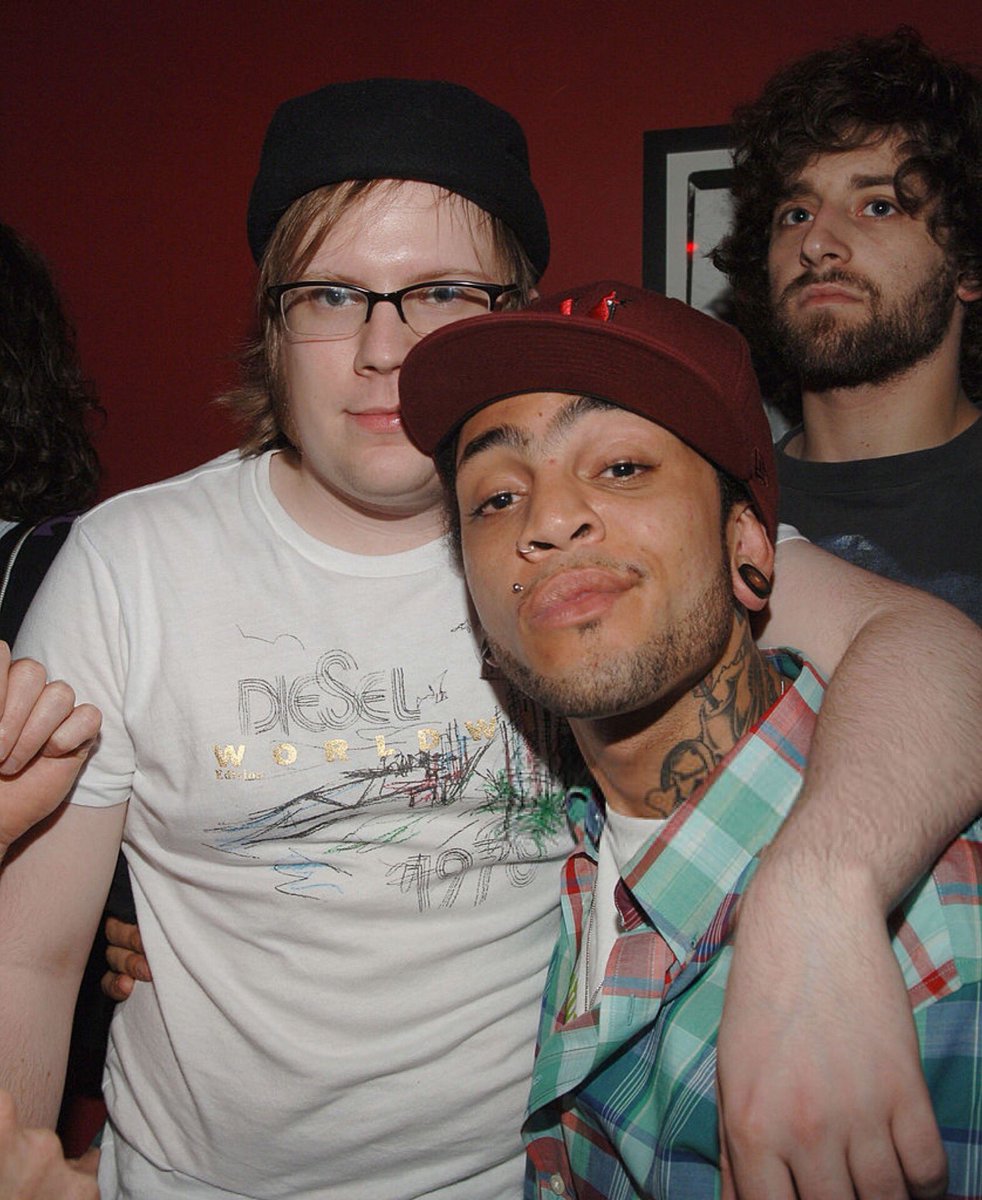 Патрик стамп и брендон ури. Gym class heroes patrick stump. The papercut chronicles альбом. Gym class heroes patrick stump. Gym class heroes солист.