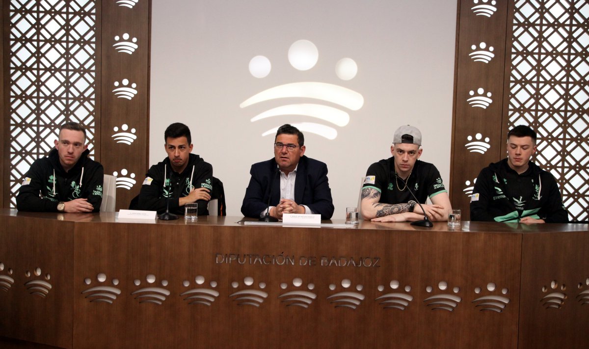 DipdeBadajoz's tweet photo. 🏀 @MidebaExt participa este fin de semana en la Copa del Rey de baloncesto en Silla de Ruedas en #Valencia. El pdte del club y dip, @Manueldiaz_921, ha hablado hoy en #DipBdjz sobre las aspiraciones del #Mideba en esta competición.
💪 ¡Mucha suerte!
ℹ https://t.co/1T43CzYcvk https://t.co/qQ151K2Vaa