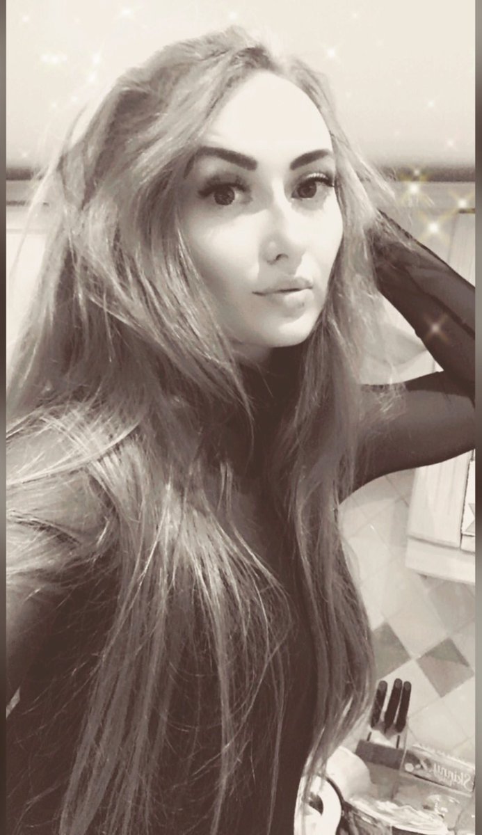 ellie_sunset's tweet image. 💜WE’RE BACK💜

Missed you guys so much and I’m far too excited for this weeks’ video so I’m posting early 🤷‍♀️

#tuesdayselfie #dolantwinstuesday