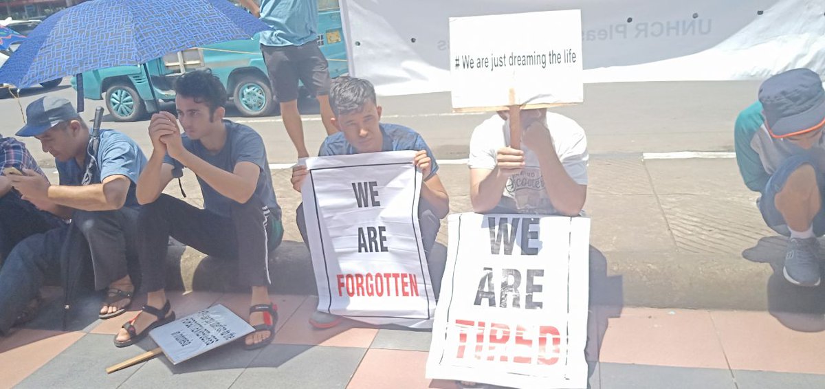 parast0M's tweet photo. #HELPREFUGEESININDONESIA 
24rth rounds of refugees' protest in Makassar city https://t.co/SJ8IaUAbp5