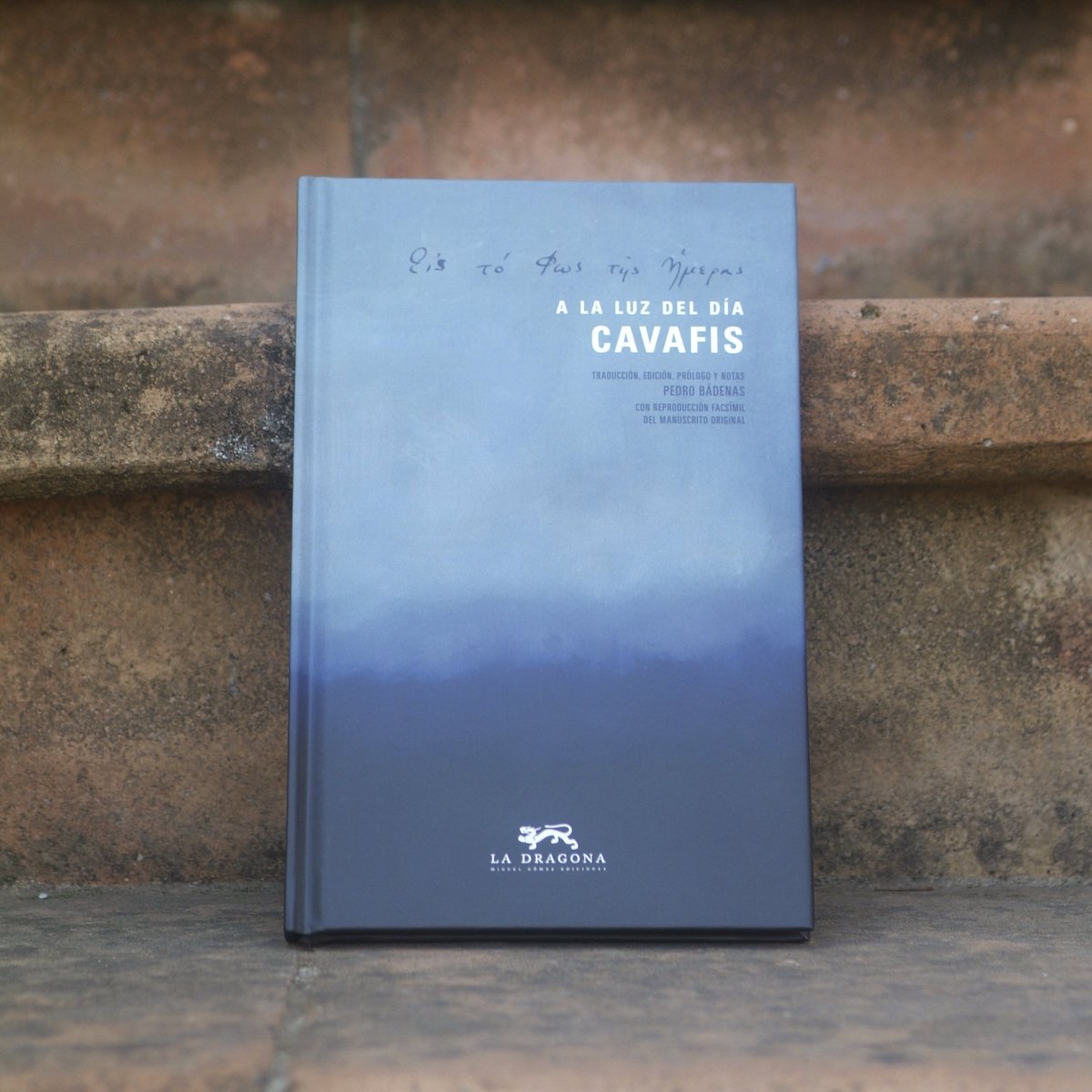 MGEdiciones's tweet image. #Cavafis 'A La Luz del día'
Edición ilustrada con prólogo, traducción y notas de Pedro Bádenas (y reproducción facsímil del manuscrito original) ladragona.es/catalogo/a-la-…