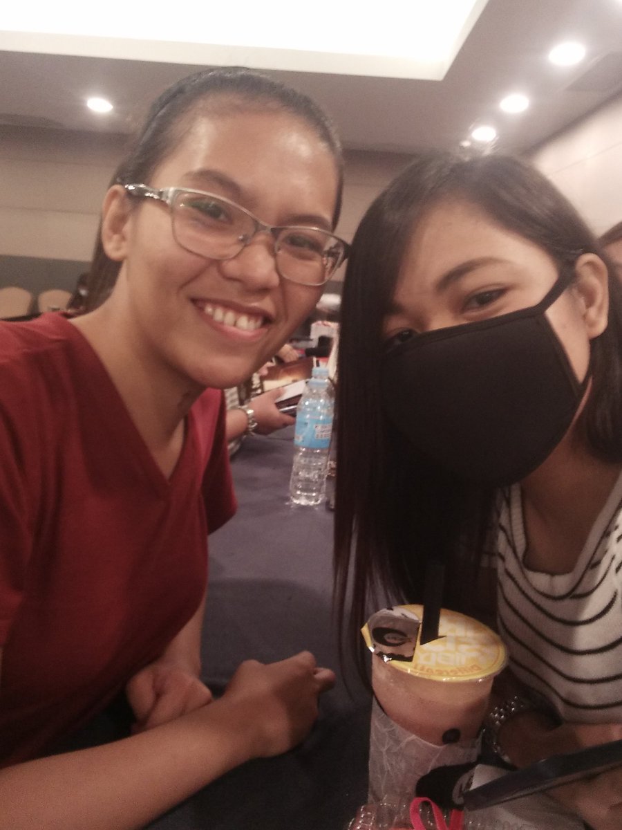 jannelle_lpt's tweet photo. Nice meeting you ate Z, see you again next time. Love you ` @witcheverwriter https://t.co/7gof2ei1hC