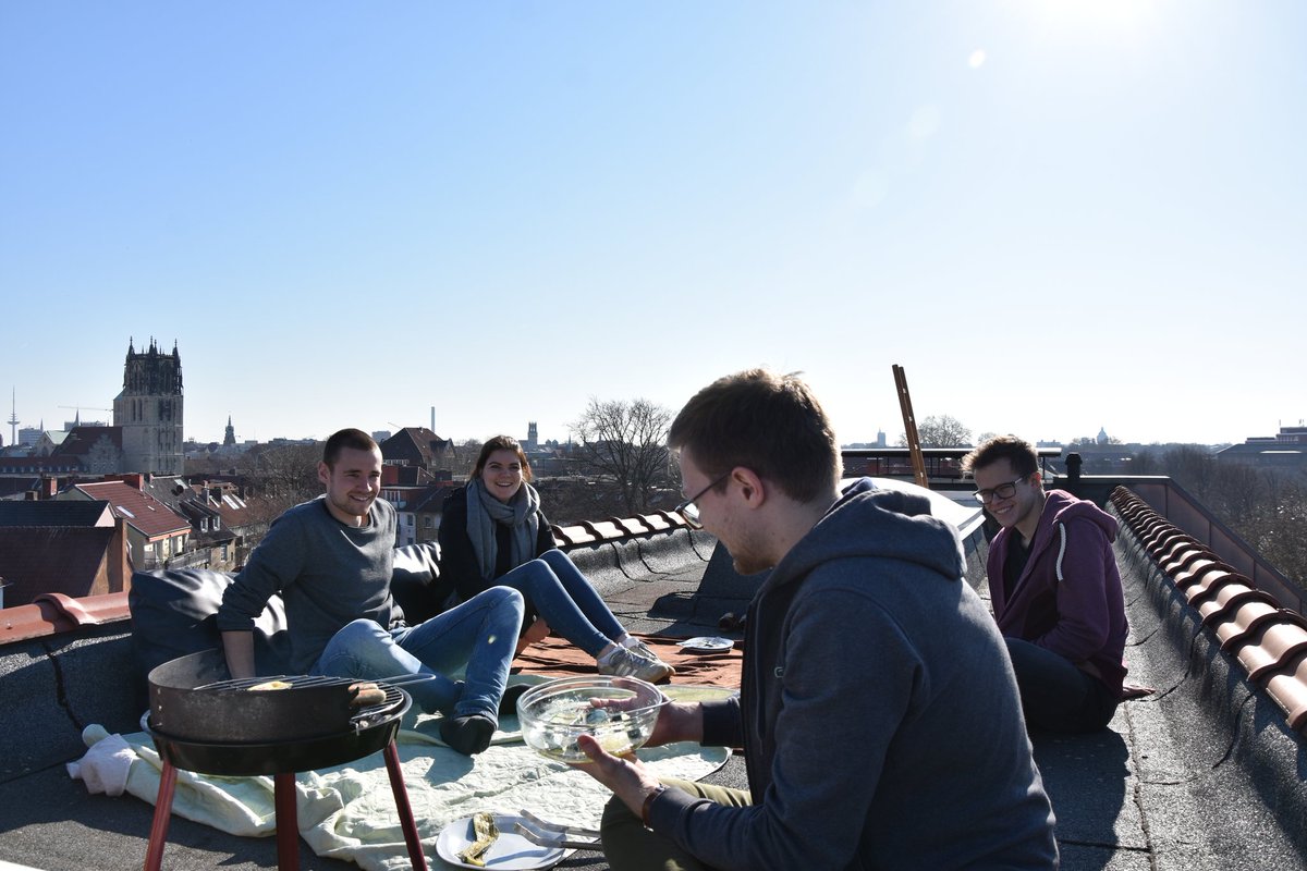 HadocoDE's tweet photo. Team Building

#teambuilding #grilling #warmweather #startuplife #coolteam #startup #abovethecity #DreamTeam https://t.co/nyQ50DylBa