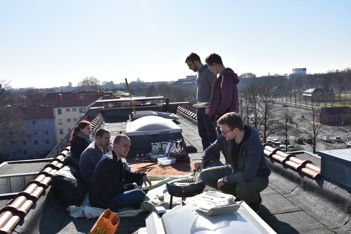 HadocoDE's tweet photo. Team Building

#teambuilding #grilling #warmweather #startuplife #coolteam #startup #abovethecity #DreamTeam https://t.co/nyQ50DylBa