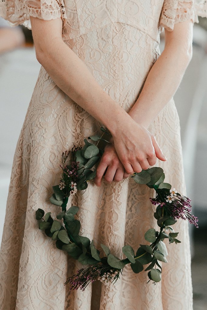 SIMSieQ's tweet photo. Sweet garland! #weddingday #flowers #bouquet #capetownweddingphotographer https://t.co/BzD4wTaOKI