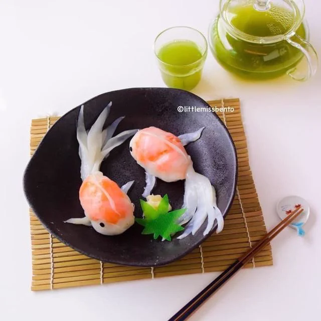 芸術的な金魚の形をしたお寿司を発見！！これってお寿司なの？