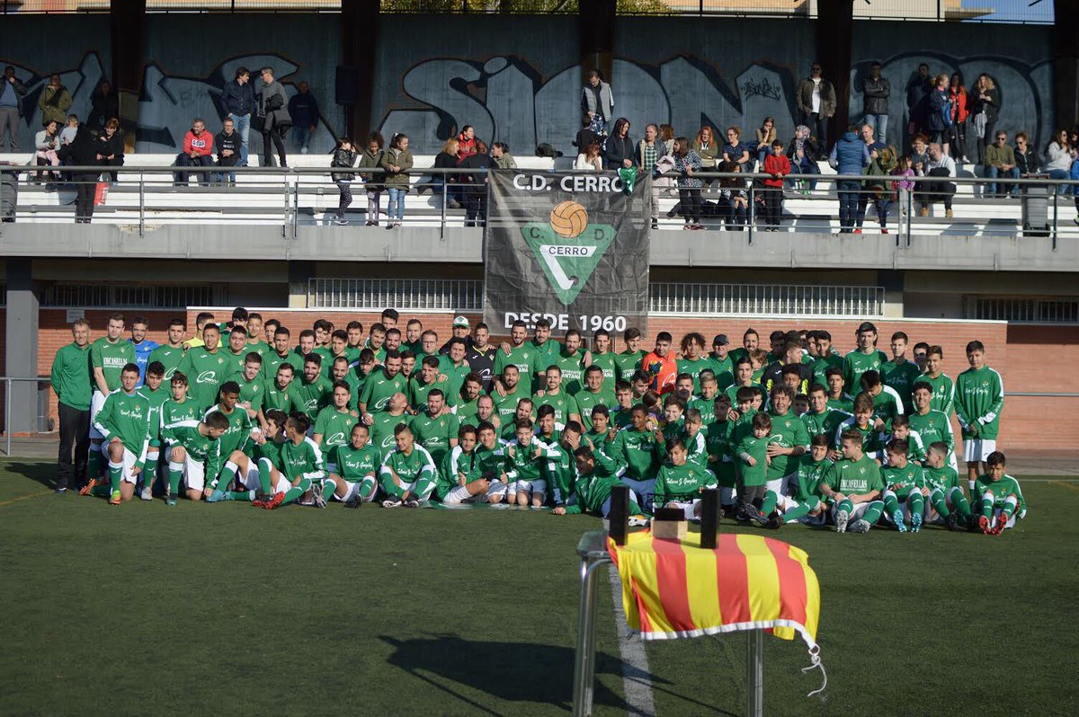 CD_CERRO's tweet photo. 📍PRESENTACIÓN 18/19📍
#vamoscerro #somoslosverdes #orgullocerrista #fotodefamilia #familiacerrista #3cat11 #futbolbase #acdea #unidos https://t.co/gfbRs8AJbS
