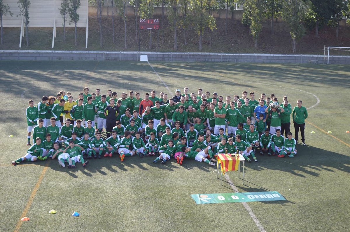 CD_CERRO's tweet photo. 📍PRESENTACIÓN 18/19📍
#vamoscerro #somoslosverdes #orgullocerrista #fotodefamilia #familiacerrista #3cat11 #futbolbase #acdea #unidos https://t.co/gfbRs8AJbS