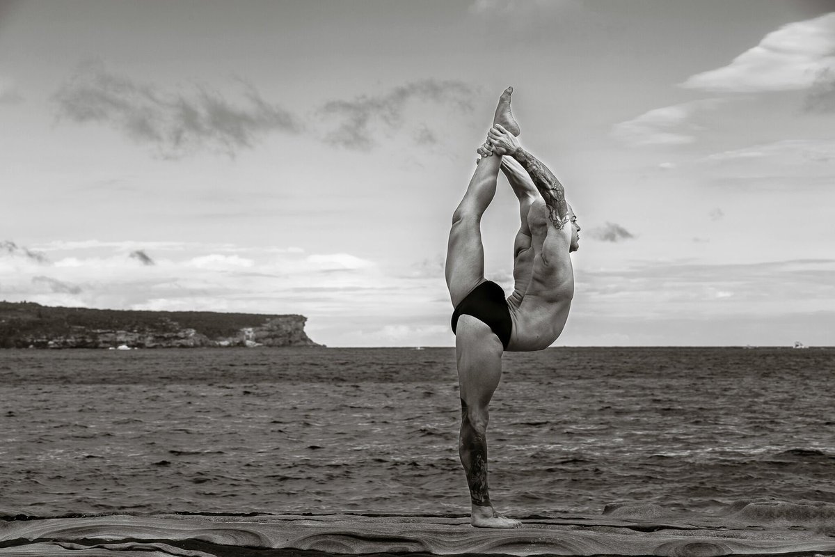 AndromedaCircus's tweet photo. 📷 Roberto Duran I’ll be teaching the progresión to needle scales in my clase at @AirCraftCircus every Monday 7-9. They next 6 weeks course start today (recommended) and drop in classes are available. https://t.co/83HskjjWMn #contortion #contortionteacher #contortionclass #yoga https://t.co/KQdJXA4nW8