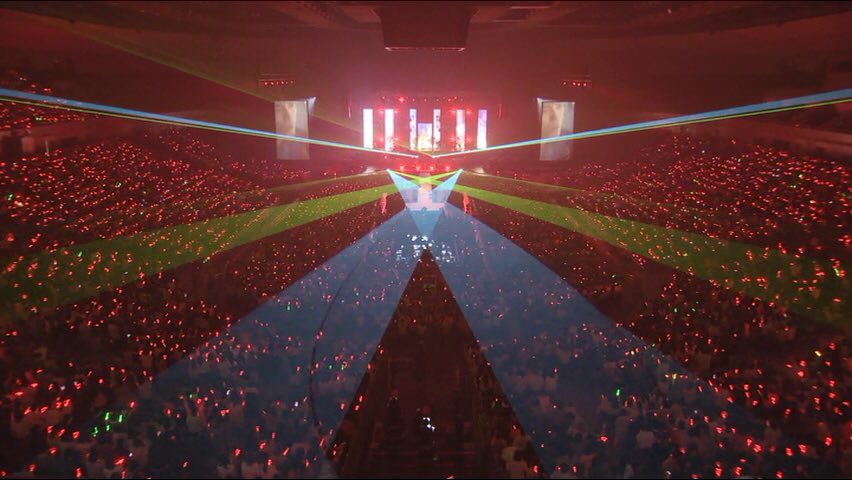 ponettes's tweet photo. I get goosebumps when I realise I was part of that amazin audience 😢😍💚#ReunionInMemory
#ジェジュン
#Jaejoong https://t.co/cv9dw9tiLg