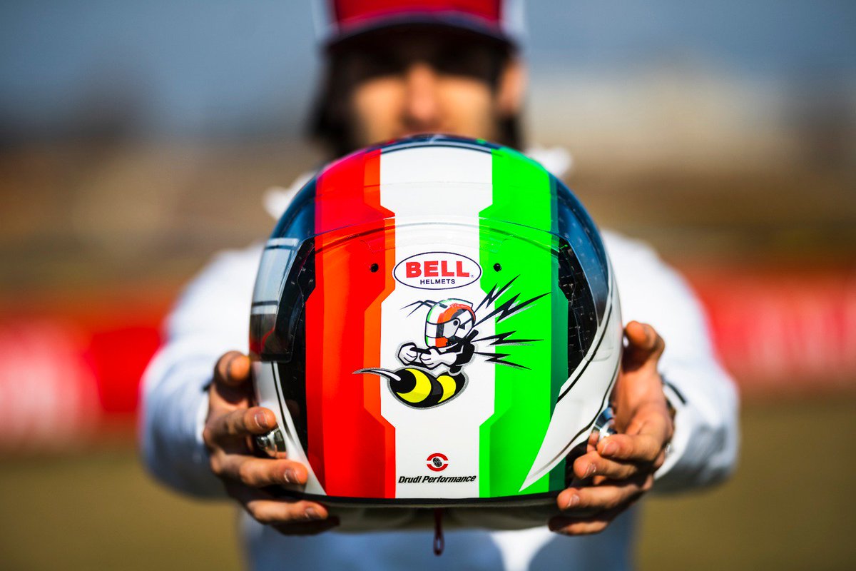 Anto_Giovinazzi's tweet photo. Racconta qualcosa di me senza dire una parola e lascia che siano gli occhi a trasmettervi le emozioni. È il mio casco, è unico 🇮🇹💨💪
📷@calloalbanese
#AG99 #tuttipazzipergiovinazzi https://t.co/RONusTIkwz