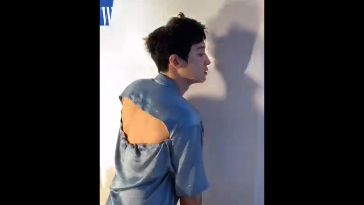 exoYAM's tweet photo. อ่อ รู้ละพี่คริสแอบดูใคร #คริสยอล https://t.co/te7JprfFXa