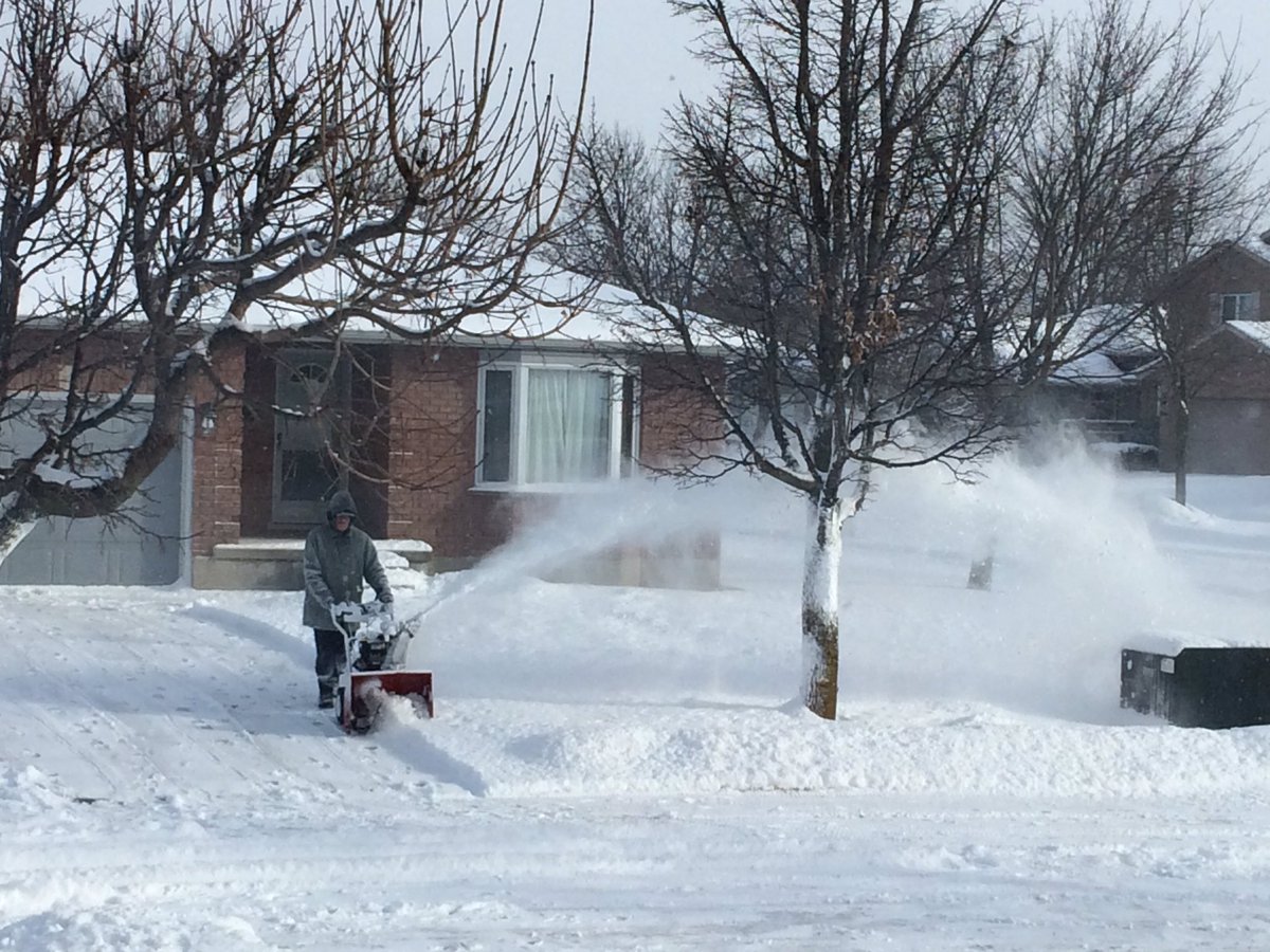 tmedeiros123's tweet image. Helping neighbours. My 73-yr old dad likes to use his snowplow to clear his neighbour&apos;s driveway AND the street so the city plows don&apos;t plow it all back onto the driveways. #HelpYourNeighbour