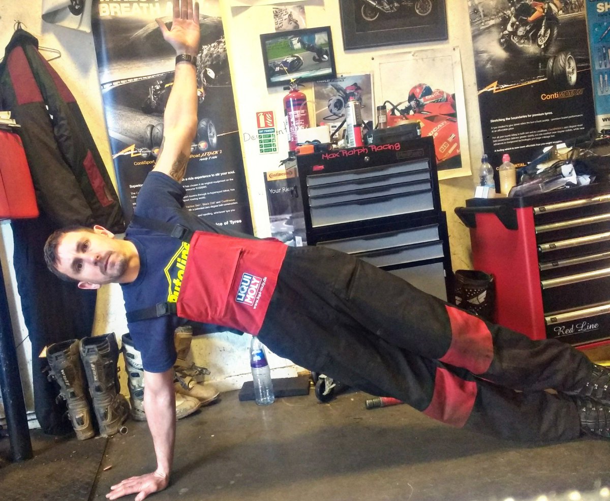 _BrettRalph's tweet image. Quick 13 excercise workout at lunch . Feeling supercharged for the afternoon now #fitfam #workoutatwork #workoutmotivation