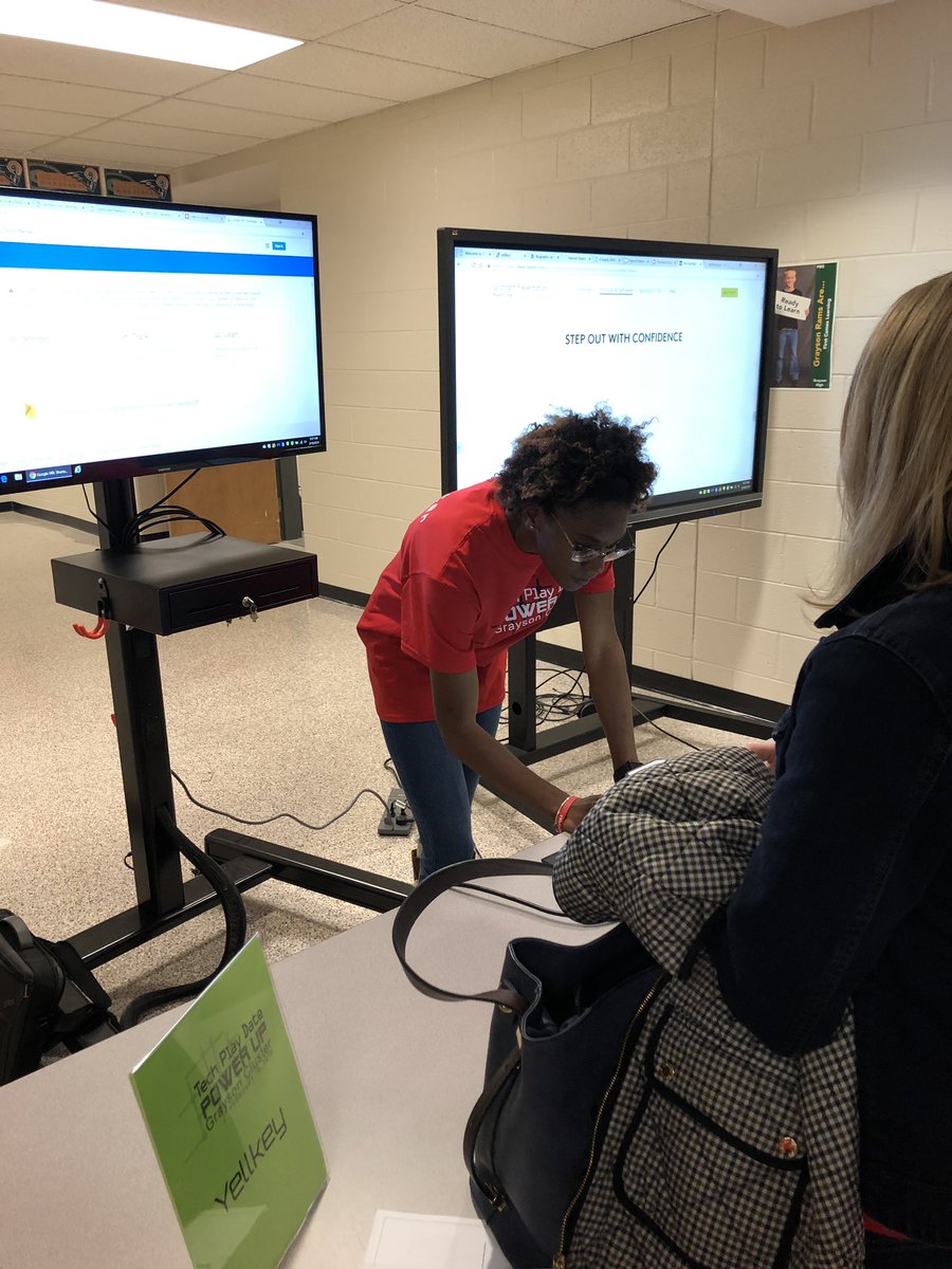 GraysonPlayDate's tweet photo. Learn to shorten your url with Yellkey and Grayson HS students at #techplaydate. @GwinnettSchools https://t.co/WjaKChfVyJ